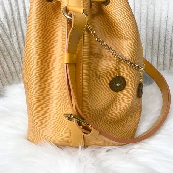 Louis Vuitton Bags - Picture 2 of 16